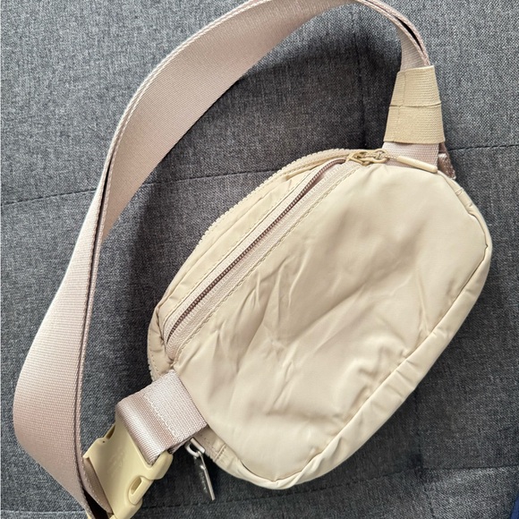 Lululemon Beige Belt Bag - Picture 4 of 7
